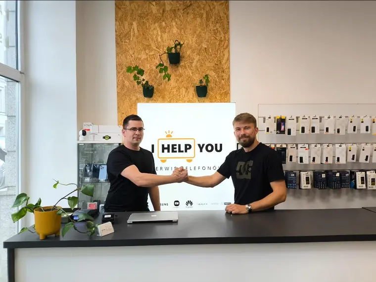 Kamil Jędrzejewski w serwisie telefonów iHelpyou w Poznaniu